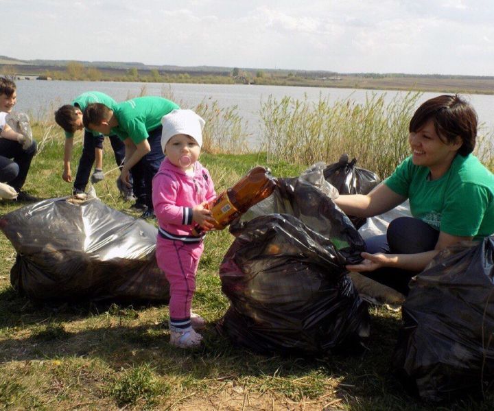 Ученики СОШ №2 г.Мензелинск очистили берег реки Мензеля