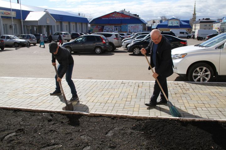 Начальник тоже вышел на субботник