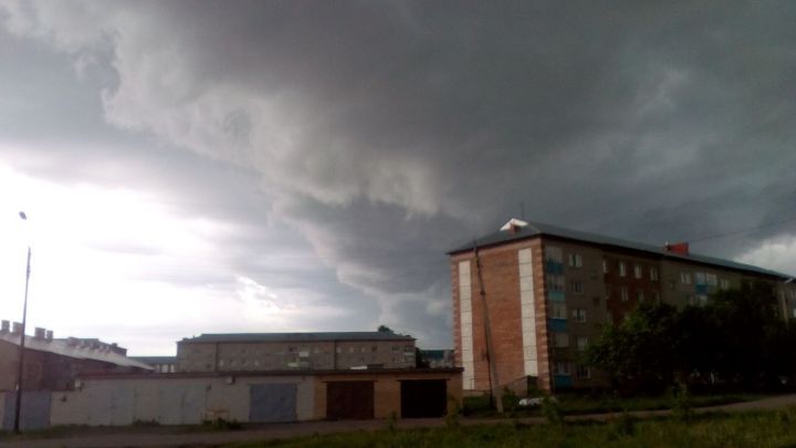Завтра в Татарстане ожидаются грозы, сильный ветер и град