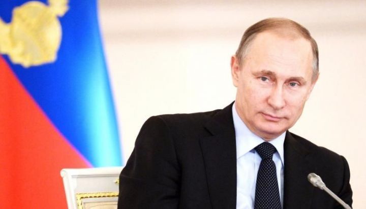 Путин подписал закон о повышении пошлины на загранпаспорт и водительское удостоверение