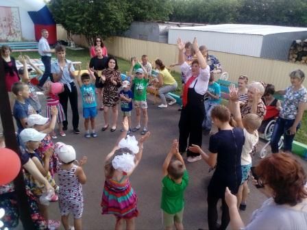 Дети приюта "Тургай" в Мензелинском районе устроили праздник для родителей