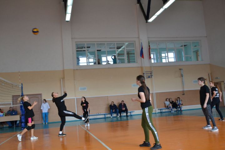 В Мензелинске завершился турнир по волейболу памяти Сергея Кузнецова