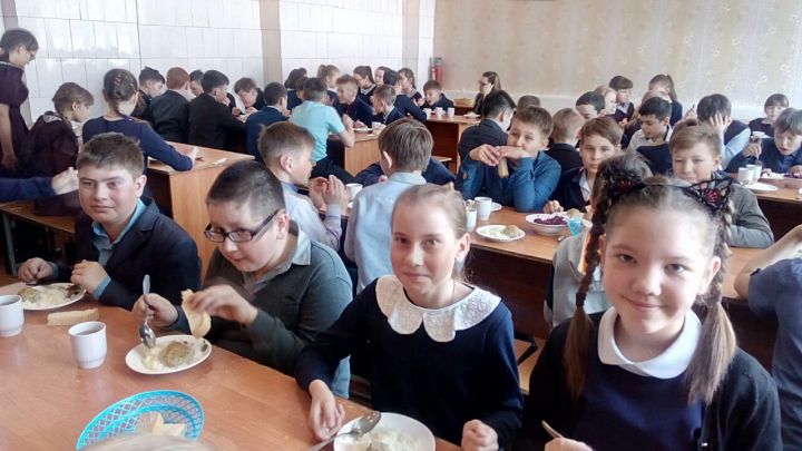 Глава района Айдар Салахов дал установки по ужесточению контроля за детским питанием в Мензелинском районе