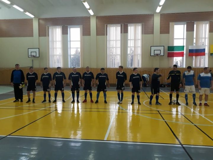 Мензелинские муниципалы участвовали в спартакиаде по мини-футболу