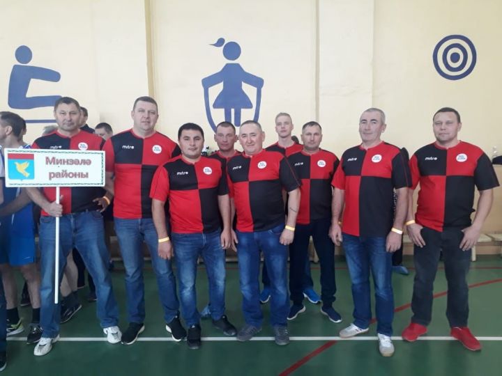 Мензелинские муниципалы приняли участие на соревнованиях по волейболу