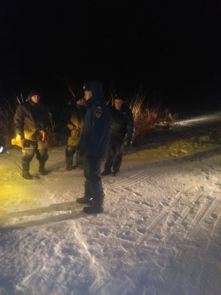 В Мензелинском районе спасенных рыбаков за выход на тонкий лед передали полиции