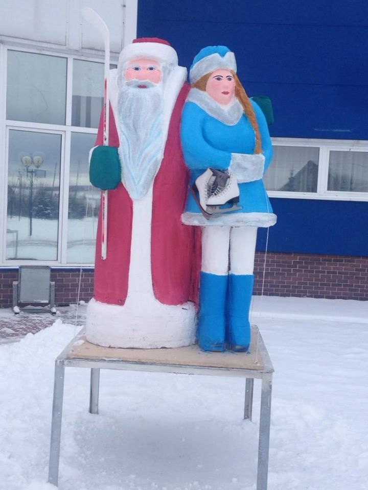 Дед Мороз ледового дворца "Юность"  любит Снегурочку очень сильно