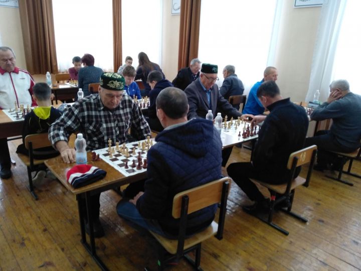 В Мензелинске проходит Новогодний турнир по шахматам