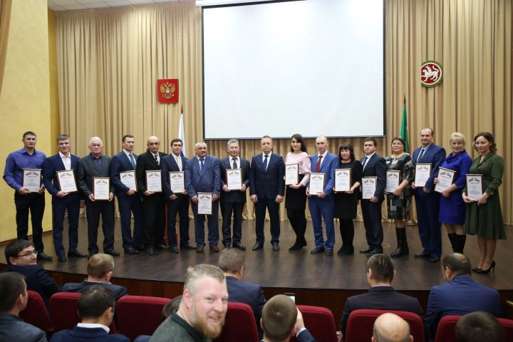 В Минсельхозпроде РТ объявили 100 лучших работников аграрной отрасли Татарстана