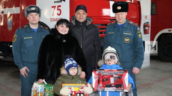 Президент РТ исполнил мечту шестилетнего елабужанина побывать в пожарной части