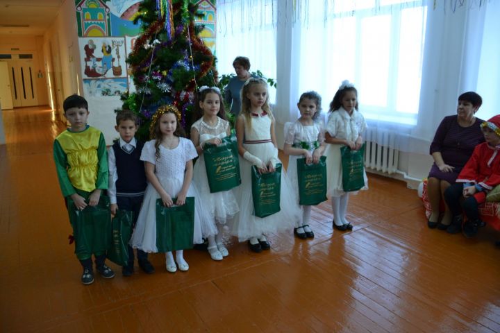 Екатерина и ее одноклассники получили новогодние стипендии