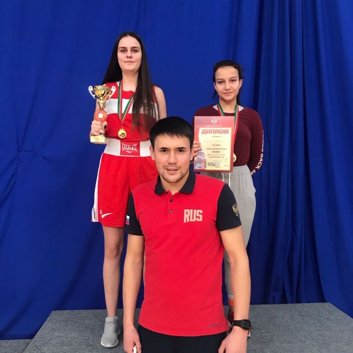 Ксения и Валерия - чемпионы бокса по республике