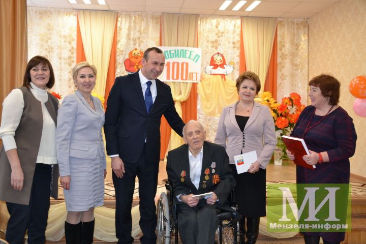 Ветерану ВОВ Михаилу Кузнецову исполнилось 100 лет