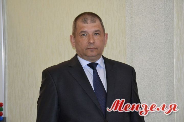 В списке кандидатов есть и глава Мензелинского района Айдар Салахов