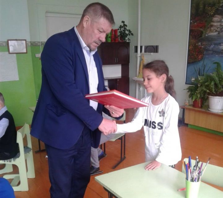 Ученики Коноваловской школы получили стипендию от филиала «ТАТМЕДИА»