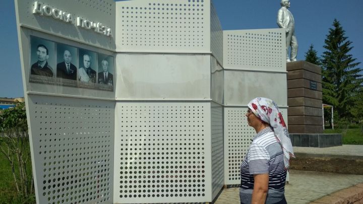 М.Җәлил исемендәге паркта Мактау тактасына фотолар урнаштырыла башлады