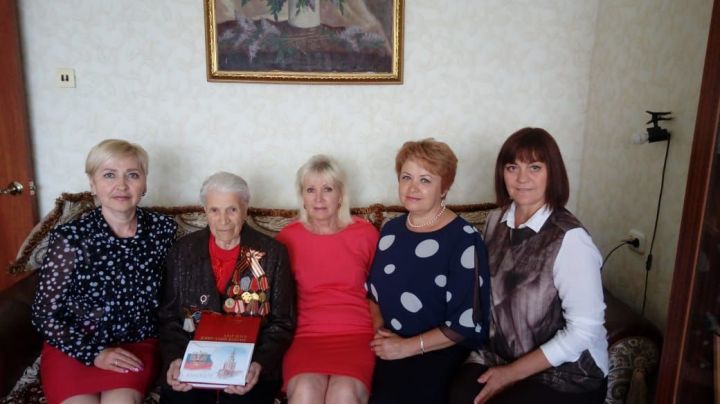 В Мензелинске с 95-летним юбилеем поздравили ветерана ВОВ Розу Пожалуеву