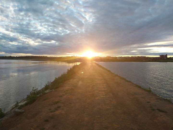 Солнце перед заходом озарило Мензелинск