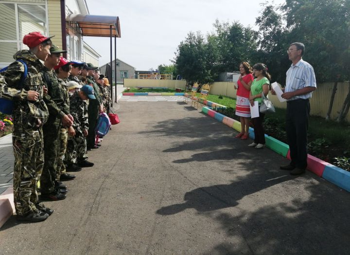 Воспитанники приюта "Тургай" в лагере "Растим патриотов" города Мензелинск