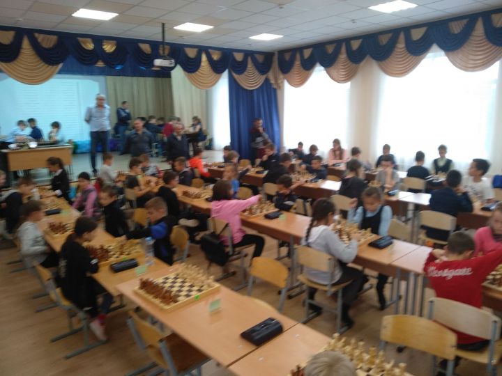 В СОШ №3 проходят соревнования по шахматам