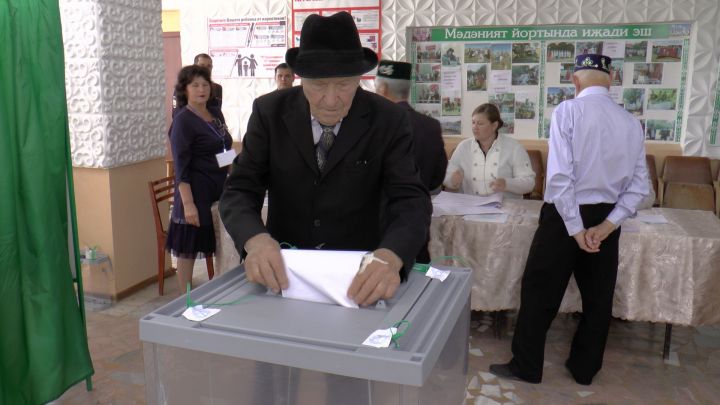 В Мензелинском районе некоторые избиратели взяли по три бюллетеня