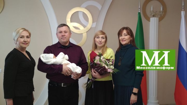 Первой свидетельство о рождении ребенка в 2020 году получила журналист АО «ТАТМЕДИА» Ильсеяр Хаертдинова