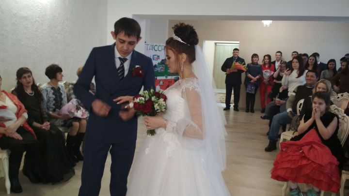 Сегодня свадьба сына нашей коллеги Кадрии Мардановой Айбулата и невестки Виктории!