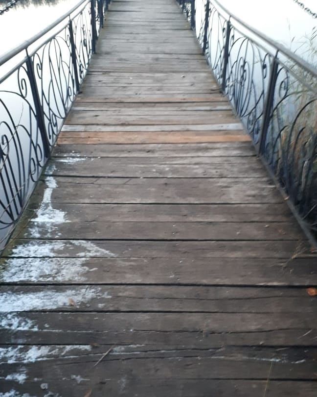 Отремонтировали мостик на Утином озере