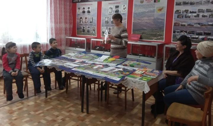 В Бикбуловской сельской библиотеке провели урок по ПДД