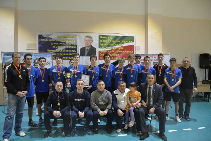 Определились победители волейбольного турнира памяти Сергея Кузнецова
