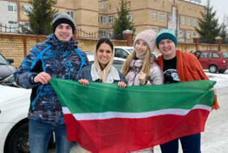Блогеры Татарстана привезли подарки пациентам,  находящимся на карантине в Инфекционной больнице