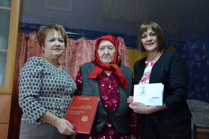 В Мензелинском районе поздравили с 90-летним юбилеем Анну Муринову