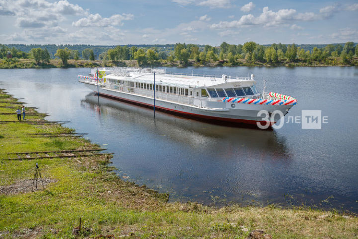 Первое в России пассажирское судно на СПГ спустили на воду на зеленодольской верфи