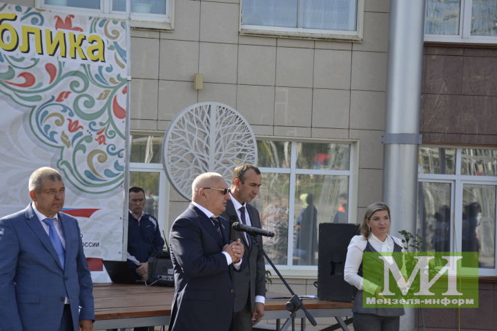 Азат Хамаев встретился с работниками культуры Мензелинского района