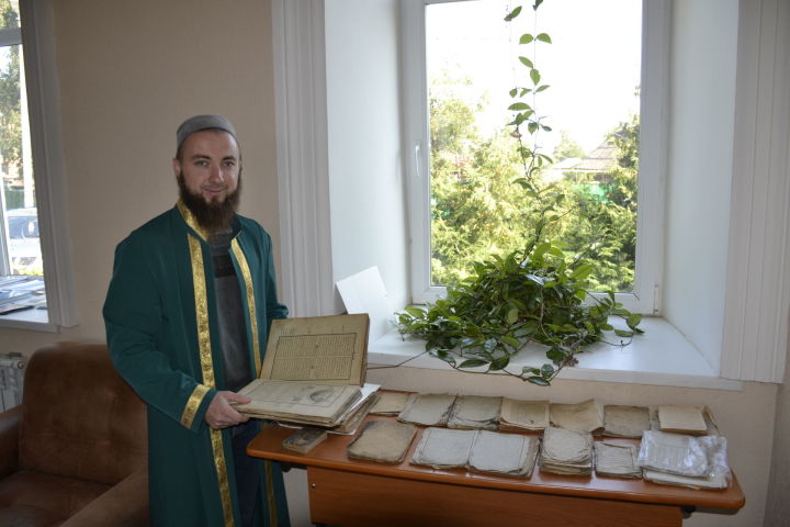 Старинные книги на арабской графике передают Мензелинской мечети