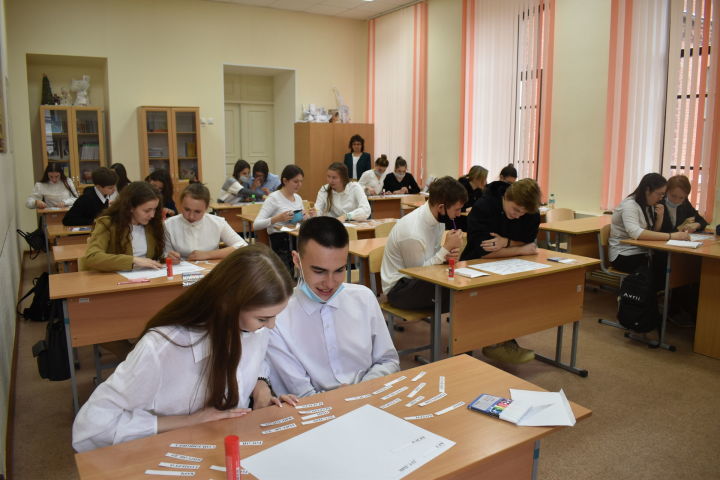 В Мензелинске прошла Республиканская олимпиада по татарскому языку среди русскоязычных студентов
