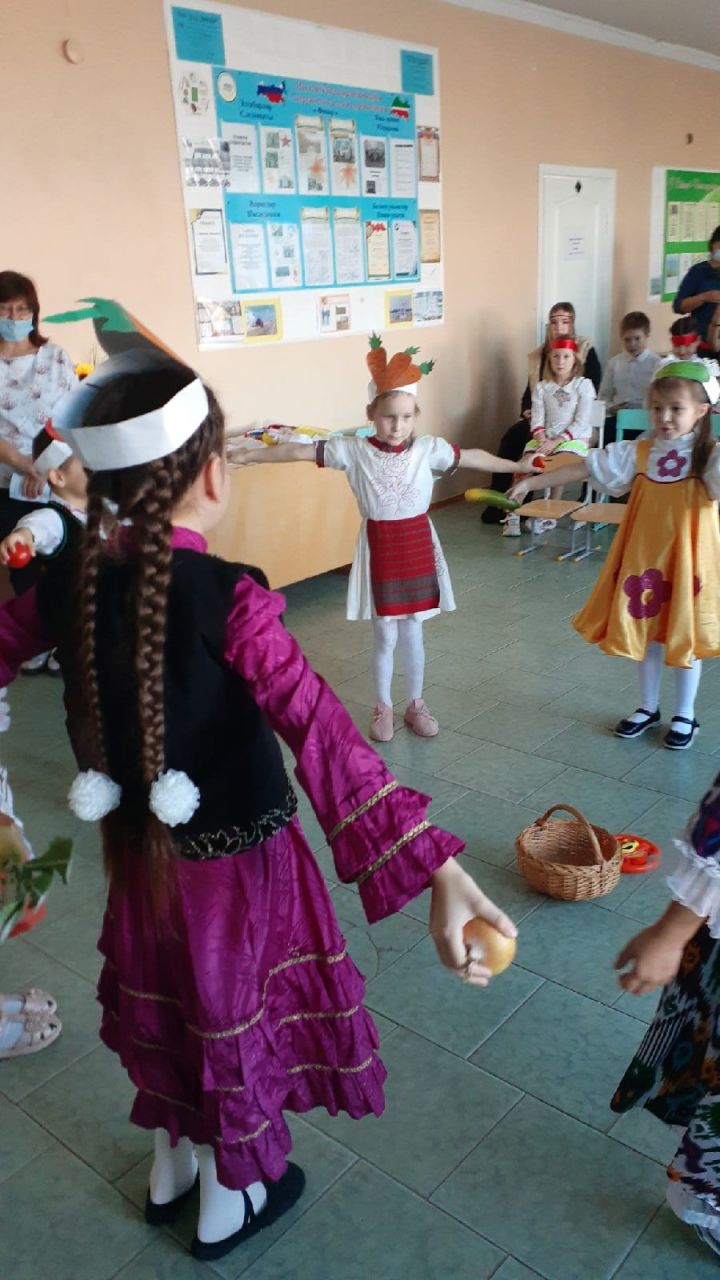 В Урусовской ООШ праздник Урожая приурочили к Году родных языков и народного единства