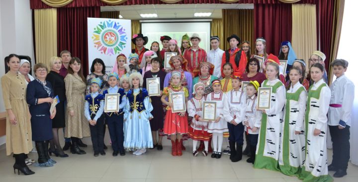 В зональном этапе Фестиваля народов Татарстана в Мензелинске победила Матвеевская ООШ