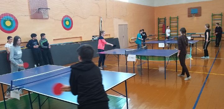 Сегодня в Аюской школе проходят соревнования по настольному теннису среди учащихся школы