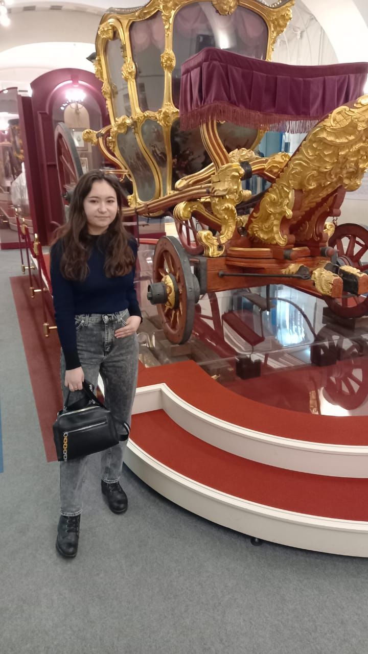 Студентка из Мензелинска продолжает знакомить с достопримечательностями Казани