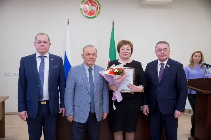 В Совете муниципальных образований Татарстана наградили муниципалов Мензелинского района
