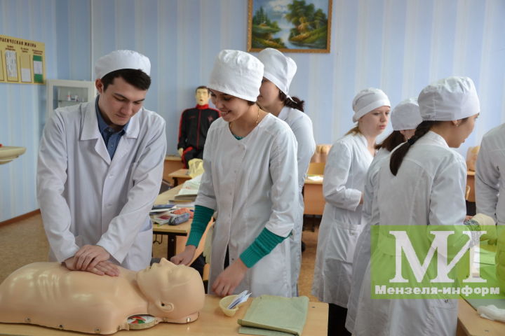 Мензелинские выпускники собираются учиться в разных регионах России