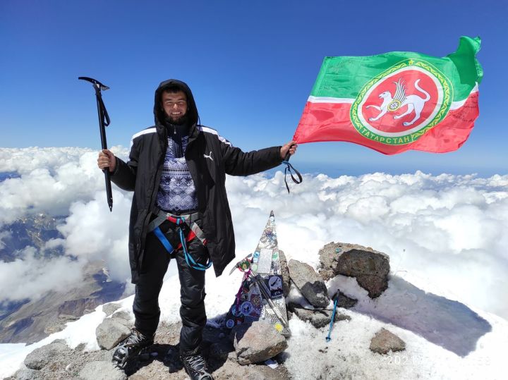 Айнур Сибгатуллин из Мензелинского района принял участие в восхождении на гору Эльбрус