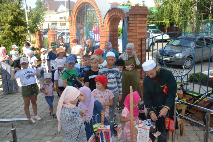 В Мензелинской мечети прошли игры для детей