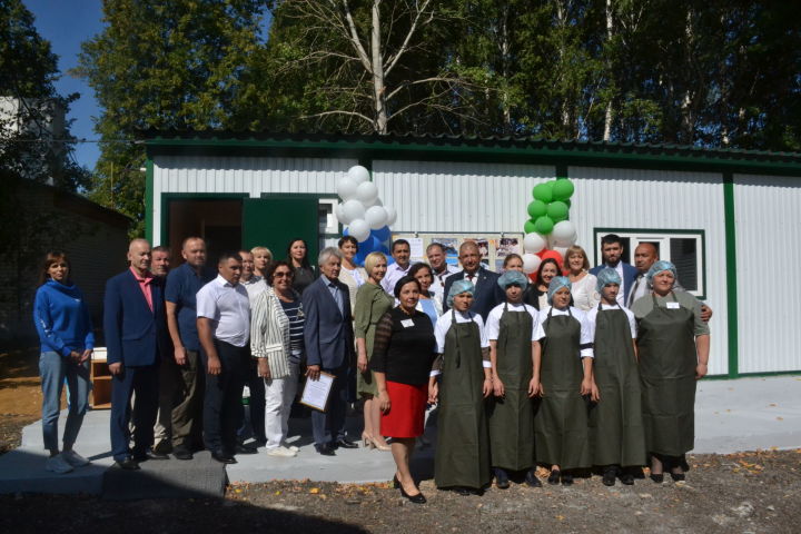В Мензелинской школе-интернате открылась детская сыроварня