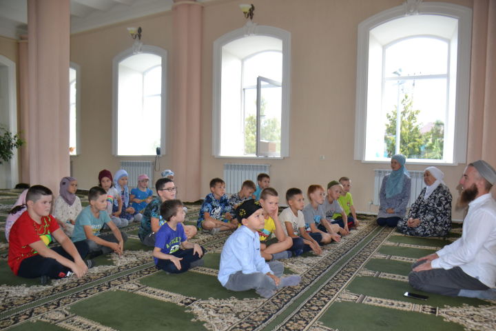 В Мензелинской мечети проходят духовно-оздоровительные курсы для детей