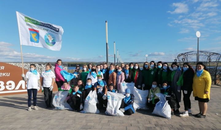 Активисты СОШ №2 в рамках всероссийских акций очистили берега Мензели и Кучканки