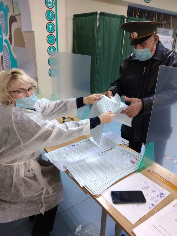 В Мензелинске проголосовал 94-летний ветеран Великой Отечественной войны Михаил Тихонов