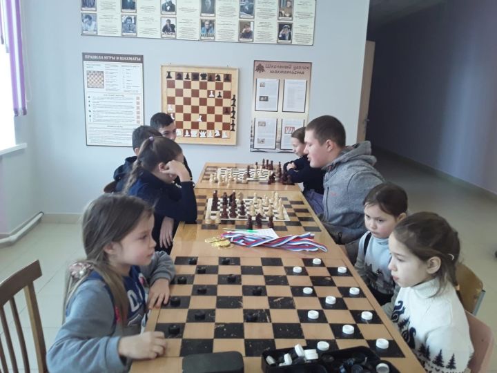 В селе Верхний Такермен Мензелинского района прошел шахматный турнир на призы Камиля Давлетова