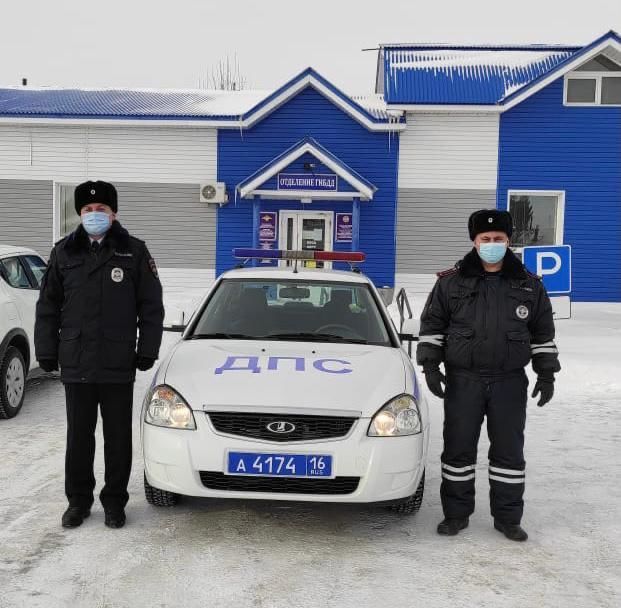 В Татарстане автоинспекторы спасли жизнь 50-летнему мужчине